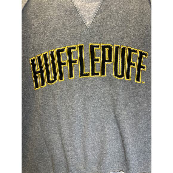 Harry‎ Potter Hufflepuff Crewneck Sweatshirt  Size M Yellow Black Crest - Picture 7 of 7